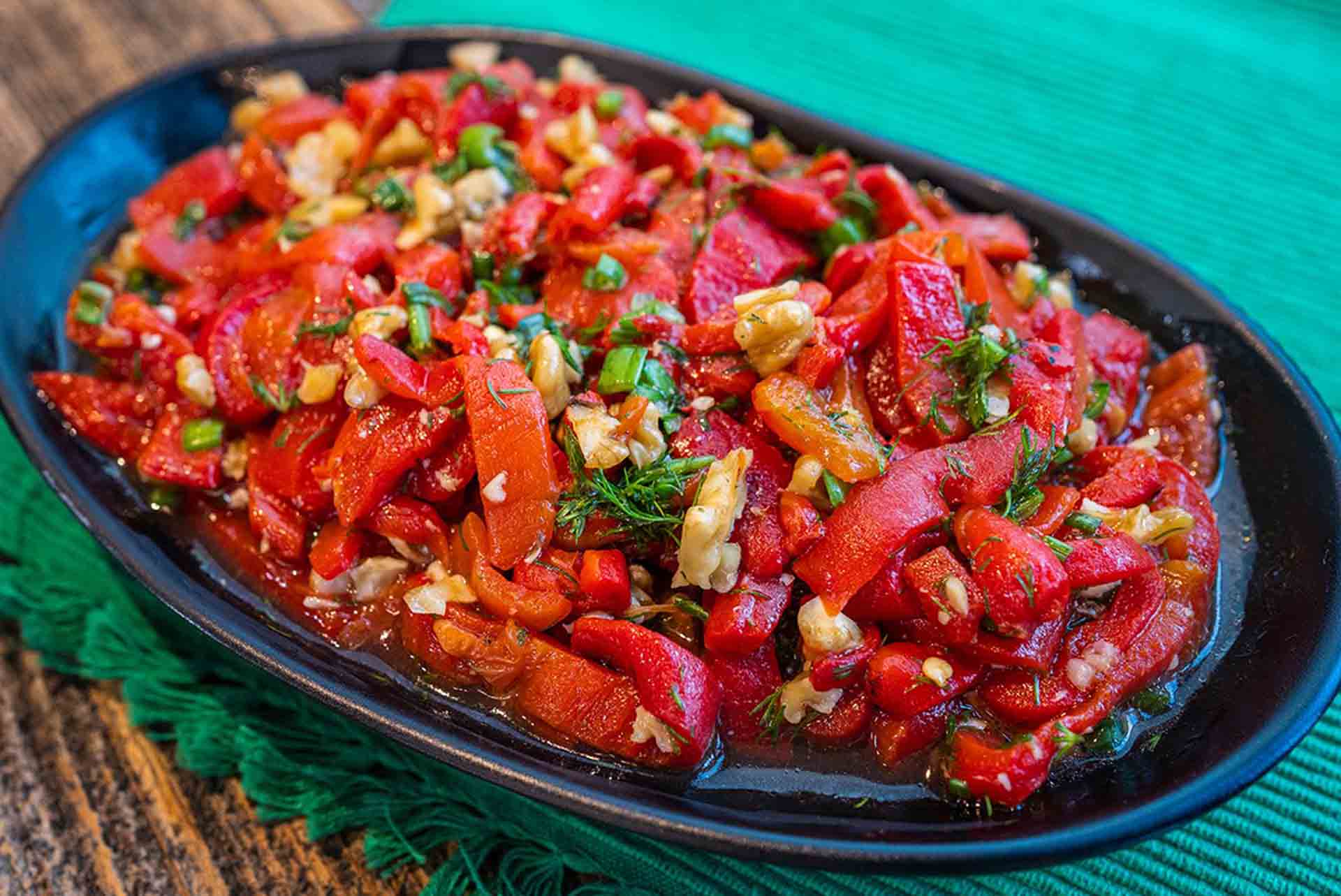 Közlenmiş Biber Salatası